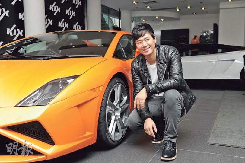 延政勳雖然在Top Gear Korea中介紹不少新車,但他最愛的卻是1960年代跑車。(攝影:鍾偉茵)延政勳健談不造作,被攝影師要求擺出冷酷型格甫士時一面茫然,還反問「怎擺啊?」(攝影:鍾偉茵) 延政勳雖然在Top Gear Korea中介紹不少新車,但他最愛的卻是1960年代跑車。(攝影:鍾偉茵)延政勳健談不造作,被攝影師要求擺出冷酷型格甫士時一面茫然,還反問「怎擺啊?」(攝影:鍾偉茵)