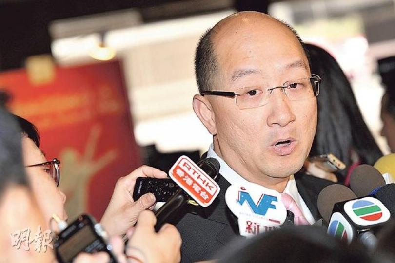 政制及內地事務局長譚志源昨日出席工聯會活動時稱,政府和泛民之間沒有敵我之爭,又指政府施政要爭取各黨派的支持。(葉家豪攝) 政制及內地事務局長譚志源昨日出席工聯會活動時稱,政府和泛民之間沒有敵我之爭,又指政府施政要爭取各黨派的支持。(葉家豪攝)