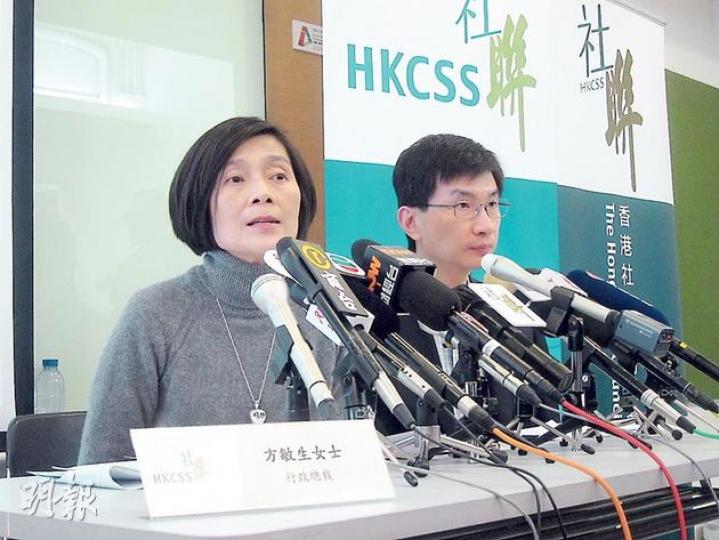 社聯行政總裁方敏生(左)指出,人口老化會令長者貧窮問題愈趨嚴重,建議政府盡快推行全民退保。圖右為社聯業務總監蔡海偉。(錢瑋琪攝)社聯研究發現,本港的長者貧窮人口在過去10年來首次突破30萬人,每3名長者有1人活於貧窮線下,不少長者只能靠拾荒為生,難以應付基本生活所需。(林俊源攝) 社聯行政總裁方敏生(左)指出,人口老化會令長者貧窮問題愈趨嚴重,建議政府盡快推行全民退保。圖右為社聯業務總監蔡海偉。(錢瑋琪攝)社聯研究發現,本港的長者貧窮人口在過去10年來首次突破30萬人,每3名長者有1人活於貧窮線下,不少長者只能靠拾荒為生,難以應付基本生活所需。(林俊源攝)