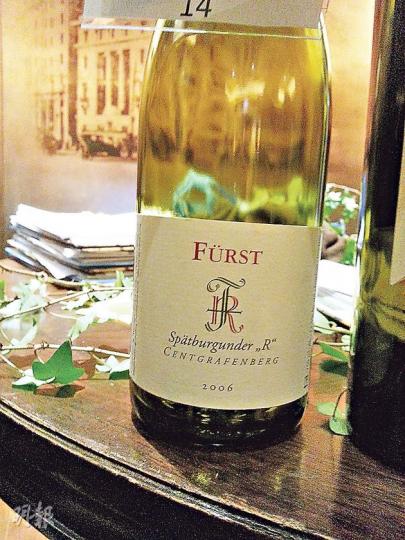 上次試酒會評選出來的冠軍級靚酒,2006 Fürst Centgrafenberg Spatburgunder `R`。(劉信全攝) 上次試酒會評選出來的冠軍級靚酒,2006 Fürst Centgrafenberg Spatburgunder `R`。(劉信全攝)