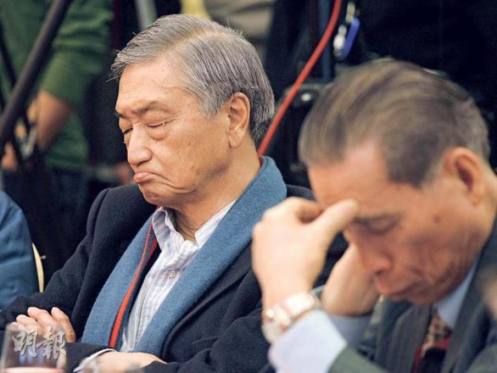 中聯辦宣傳文體部長郝鐵川噚日由清朝康熙講到中國現代化，由中共十八大報告嘅「3個好」講到中國特色社會主義道路嘅5個方向。唔少台下嘅來賓都瞌着咗，圖左係藝人蕭芳芳嘅丈夫、資深傳媒人張正甫。（李紹昌攝）