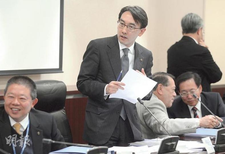 監警會主席翟紹唐（左二）認為，警方不應一刀切表明不許遊行人士擺設街站。（余俊亮攝）
