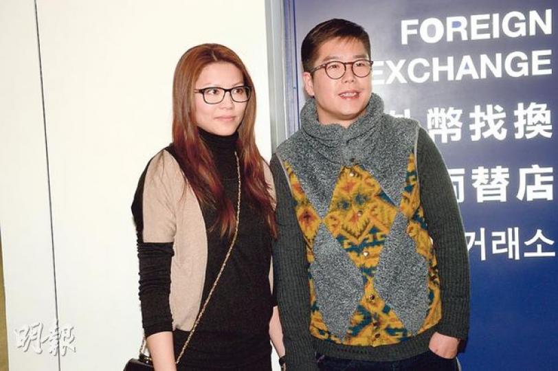 林曉峰與康子妮前晚返港透露一對新人溫馨事。(攝影/記者﹕劉永銳、黃梓烜)鄭伊健母親前晚在家人陪同下先行返港。(攝影/記者﹕劉永銳、黃梓烜) 林曉峰與康子妮前晚返港透露一對新人溫馨事。(攝影/記者﹕劉永銳、黃梓烜)鄭伊健母親前晚在家人陪同下先行返港。(攝影/記者﹕劉永銳、黃梓烜)