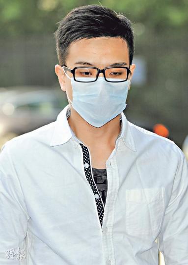 港燈職員鄧英傑憶述,當兩船相撞後,曾指示女友與友人一同手拖手以免走失,但船極快下沉,結果仍然失散,最終二人陰陽相隔。(尹錦恩攝) 港燈職員鄧英傑憶述,當兩船相撞後,曾指示女友與友人一同手拖手以免走失,但船極快下沉,結果仍然失散,最終二人陰陽相隔。(尹錦恩攝)
