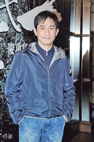 《一代宗師》叫好叫座,梁朝偉很戥王家衛開心。(攝影:鍾偉茵)《一代宗師》大收旺場,台前幕後當然飲得杯落。(攝影:鍾偉茵)(明報製圖) 《一代宗師》叫好叫座,梁朝偉很戥王家衛開心。(攝影:鍾偉茵)《一代宗師》大收旺場,台前幕後當然飲得杯落。(攝影:鍾偉茵)(明報製圖)