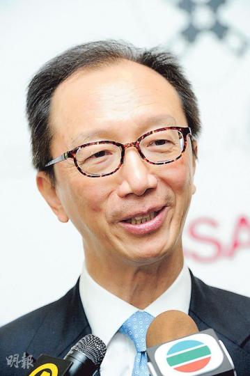 香港哈佛商學院協會主辦2013展望未來研討會,參與者之一、前財政司長梁錦松表示,未來數年住宅供應量大增,加上息率有可能上升,市民要留意樓市轉向下跌風險。(尹錦恩攝)香港哈佛商學院協會請來眾多猛人為2013年經濟把脈,左起為前財政司長梁錦松、馮氏集團主席馮國經、港交所主席周松崗及招商局集團主席傅育寧。(尹錦恩攝) 香港哈佛商學院協會主辦2013展望未來研討會,參與者之一、前財政司長梁錦松表示,未來數年住宅供應量大增,加上息率有可能上升,市民要留意樓市轉向下跌風險。(尹錦恩攝)香港哈佛商學院協會請來眾多猛人為2013年經濟把脈,左起為前財政司長梁錦松、馮氏集團主席馮國經、港交所主席周松崗及招商局集團主席傅育寧。(尹錦恩攝)