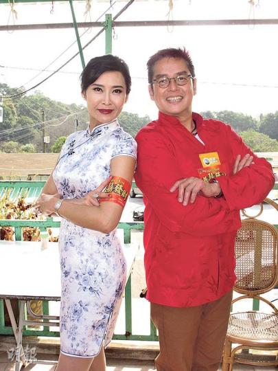 葉玉卿(左)一身珠光寶氣與阿倫(右)為主演的賀歲片宣傳造勢。(攝影/記者:楊安莉) 葉玉卿(左)一身珠光寶氣與阿倫(右)為主演的賀歲片宣傳造勢。(攝影/記者:楊安莉)
