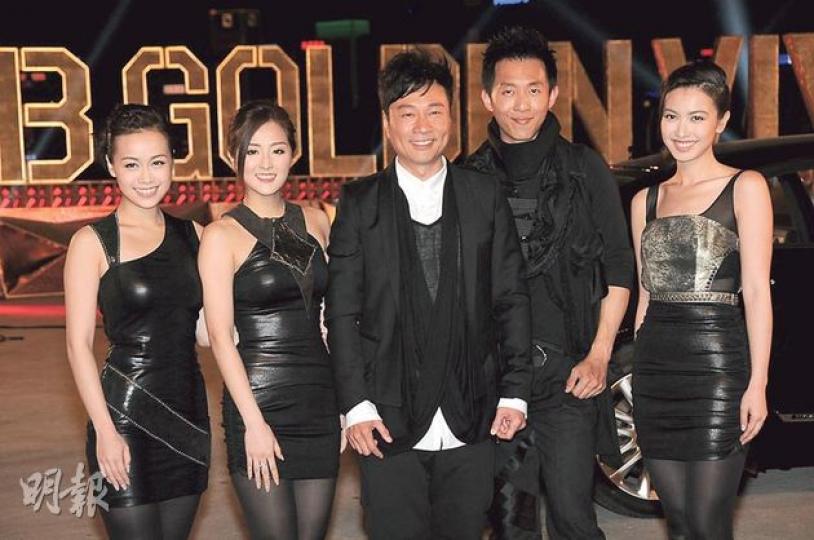 黃心穎(左起)、張名雅、黎耀祥、李行齊、朱千雪合演驚險魔術。(攝影/記者:梁榮達) 黃心穎(左起)、張名雅、黎耀祥、李行齊、朱千雪合演驚險魔術。(攝影/記者:梁榮達)