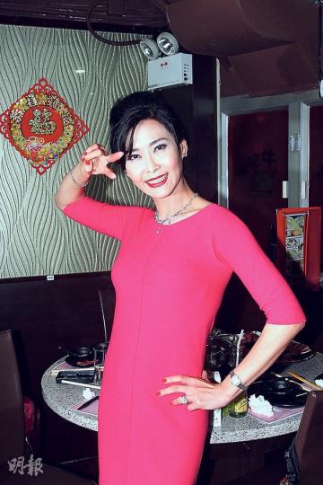 葉玉卿被曾志偉點名排第三演得好,她沒有呷醋;她還擺出美少女戰士甫士任拍照,輕易成為焦點。(攝影:梁迺楠)曾志偉(右)讚鄭欣宜(左)及徐子珊(圓圖)演得好,想知有幾出色便要入戲院欣賞了。(攝影:梁迺楠) 葉玉卿被曾志偉點名排第三演得好,她沒有呷醋;她還擺出美少女戰士甫士任拍照,輕易成為焦點。(攝影:梁迺楠)曾志偉(右)讚鄭欣宜(左)及徐子珊(圓圖)演得好,想知有幾出色便要入戲院欣賞了。(攝影:梁迺楠)