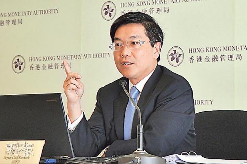 市場熱傳港府短期內將再推穩定樓市措施，金管局副總裁阮國恒拒就傳聞致評，重申金管局會密切注意市場發展，於有需要時將推出逆周期措施。（林俊源攝）