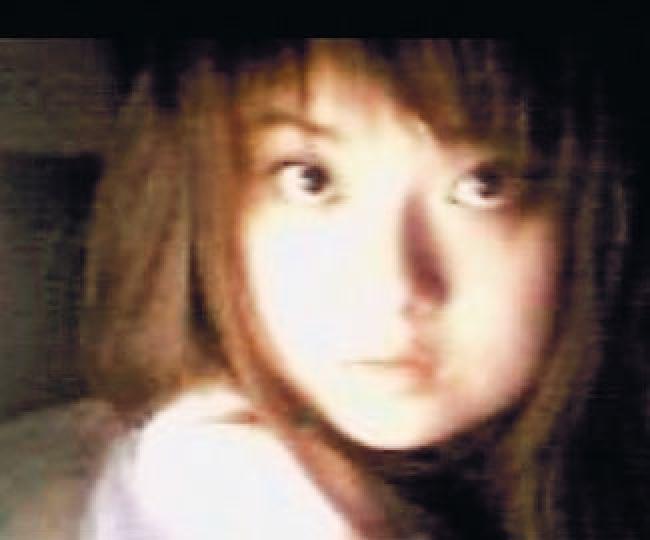 小寶在微博上載15歲的照片，說那時是瘦樣，還問大家：「美爆了是嗎？」（微博圖片） 陳明恩在新劇《神探高倫布》與視帝黎耀祥（右）、敖嘉年（左）結戲緣，令她獲益良多。（微博圖片）