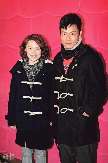 郭晉安偕老婆歐倩怡情侶裝恩愛亮相,以行動打破不和傳言。(攝影/記者﹕梁榮達)舉起雙V的王菀之,與黃光亮、王祖藍一邊食海鮮一邊睇《老表》大結局。(攝影/記者﹕梁榮達)萬綺雯擁有42吋長腿,也希望《老表》結局收視有42點。(攝影/記者﹕梁榮達)張繼聰偕太太謝安琪及兒子張瞻一家三口到場。(攝影/記者﹕梁榮達)肥妹小寶陳嘉佳與鬼妹陳明恩人氣盛,坦言工作大增。(攝影/記者﹕梁榮達)Bob一家四口到場令全場氣氛充滿溫馨。(攝影/記者﹕梁榮達) 郭晉安偕老婆歐倩怡情侶裝恩愛亮相,以行動打破不和傳言。(攝影/記者﹕梁榮達)舉起雙V的王菀之,與黃光亮、王祖藍一邊食海鮮一邊睇《老表》大結局。(攝影/記者﹕梁榮達)萬綺雯擁有42吋長腿,也希望《老表》結局收視有42點。(攝影/記者﹕梁榮達)張繼聰偕太太謝安琪及兒子張瞻一家三口到場。(攝影/記者﹕梁榮達)肥妹小寶陳嘉佳與鬼妹陳明恩人氣盛,坦言工作大增。(攝影/記者﹕梁榮達)Bob一家四口到場令全場氣氛充滿溫馨。(攝影/記者﹕梁榮達)
