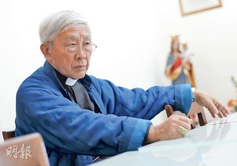 陳日君樞機去年8月曾與教宗見面,形容教宗思路清晰,只是顯得很累,「有人說他有時睡得不好,現在行路亦辛苦些,要用拐杖。」他認為教宗以健康理由離職,是很恰當和偉大。(李澤彤攝)(明報製圖) 陳日君樞機去年8月曾與教宗見面,形容教宗思路清晰,只是顯得很累,「有人說他有時睡得不好,現在行路亦辛苦些,要用拐杖。」他認為教宗以健康理由離職,是很恰當和偉大。(李澤彤攝)(明報製圖)