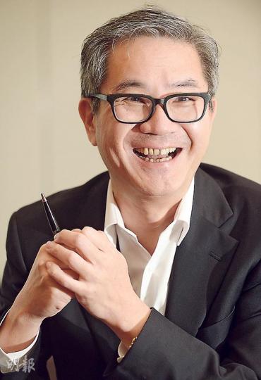 上任個多月的按揭證券總裁李令翔表示,收緊樓花按保不等同出招,只是目前樓市風險較高,要做好防守。(余俊亮攝) 上任個多月的按揭證券總裁李令翔表示,收緊樓花按保不等同出招,只是目前樓市風險較高,要做好防守。(余俊亮攝)