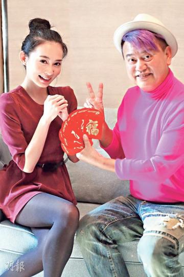 楊焉向老闆陳百祥拜年,答謝給予機會,她希望優差陸續有來。(攝影/記者:葉靜文)陳百祥在亞馬遜河開心地跟海豚暢泳。(攝影/記者:葉靜文) 楊焉向老闆陳百祥拜年,答謝給予機會,她希望優差陸續有來。(攝影/記者:葉靜文)陳百祥在亞馬遜河開心地跟海豚暢泳。(攝影/記者:葉靜文)