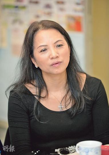拉丁舞教練姚秀梅(圖)一次到學校為外孫女請假到海外參賽,校長才發現原來兩婆孫都是拉丁舞高手,現時姚秀梅成為了東華三院吳祥川中學拉丁舞隊教練。她認為跳拉丁舞參賽,「最重要與拍檔溝通」。(盧翊銘攝) 拉丁舞教練姚秀梅(圖)一次到學校為外孫女請假到海外參賽,校長才發現原來兩婆孫都是拉丁舞高手,現時姚秀梅成為了東華三院吳祥川中學拉丁舞隊教練。她認為跳拉丁舞參賽,「最重要與拍檔溝通」。(盧翊銘攝)