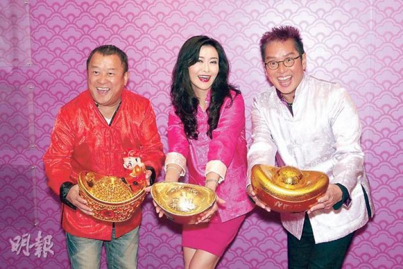 曾志偉(左起)、葉玉卿、譚詠麟送上金元寶,祝願大家財源廣進。(攝影:孫華中) 高海寧希望蛇年荷包常滿及演技再獲肯定。(攝影:孫華中) 曾志偉(左起)、葉玉卿、譚詠麟送上金元寶,祝願大家財源廣進。(攝影:孫華中) 高海寧希望蛇年荷包常滿及演技再獲肯定。(攝影:孫華中)
