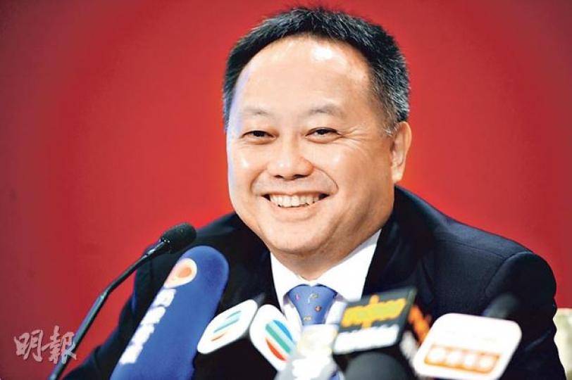 數碼通總裁黎大鈞昨日在業績會上,很有信心表示,不怕其他電訊商以低價策略競爭,更笑言其他人的4G月費便宜,但集團沒有「跟風」之下,收入仍然上升。(尹錦恩攝) 數碼通總裁黎大鈞昨日在業績會上,很有信心表示,不怕其他電訊商以低價策略競爭,更笑言其他人的4G月費便宜,但集團沒有「跟風」之下,收入仍然上升。(尹錦恩攝)