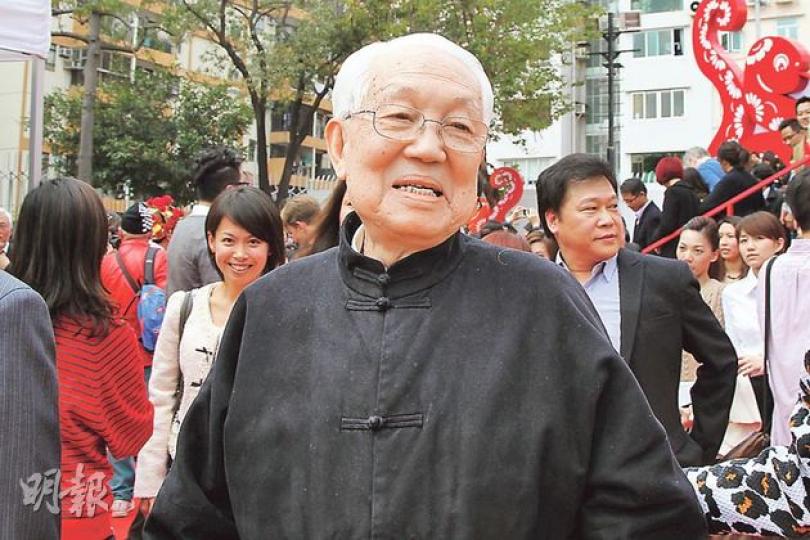 已經退休嘅風水大師蔡伯勵話今年蛇年係好年,相信萬事都會順順利利,叫大家唔使過慮車公嘅靈籤喎。(林俊源攝) 已經退休嘅風水大師蔡伯勵話今年蛇年係好年,相信萬事都會順順利利,叫大家唔使過慮車公嘅靈籤喎。(林俊源攝)