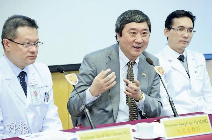 中文大學校長沈祖堯(中)昨表示,當年有與港大分享SARS病人血清樣本,但不清楚分量。圖為中大醫學院呼吸系統科教授許樹昌(左)和感染及傳染病科主管李禮舜(右)。 (尹錦恩攝) 中文大學校長沈祖堯(中)昨表示,當年有與港大分享SARS病人血清樣本,但不清楚分量。圖為中大醫學院呼吸系統科教授許樹昌(左)和感染及傳染病科主管李禮舜(右)。 (尹錦恩攝)