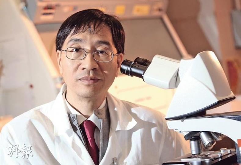 港大微生物學系講座教授袁國勇指淘大花園SARS爆疫,才導致SARS約2000人染病及300人死亡,傷亡人數超出他估計,又指當年威爾斯醫院不應放走病人,在社區播毒。(郭慶輝攝)淘大花園業主委員會聯會主席葉興國形容,當年淘大發生大規模感染時,政府沒發放足夠資訊,居民人心惶惶。(李紹昌攝) 港大微生物學系講座教授袁國勇指淘大花園SARS爆疫,才導致SARS約2000人染病及300人死亡,傷亡人數超出他估計,又指當年威爾斯醫院不應放走病人,在社區播毒。(郭慶輝攝)淘大花園業主委員會聯會主席葉興國形容,當年淘大發生大規模感染時,政府沒發放足夠資訊,居民人心惶惶。(李紹昌攝)