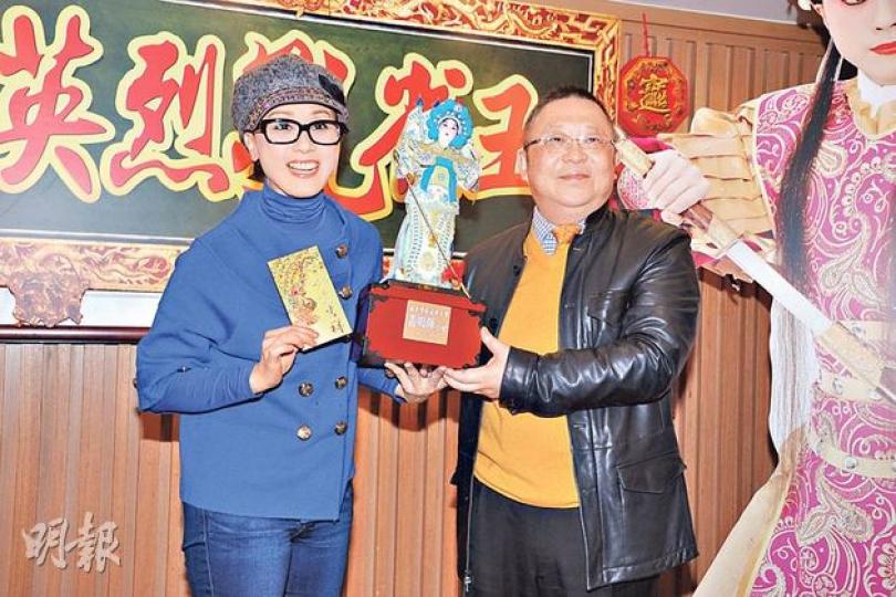李居明(右)透露新光重開一年,蓋鳴暉(左)的鳴之聲劇團創造了860多萬元的票房。(攝影/記者:陳釗) 李居明(右)透露新光重開一年,蓋鳴暉(左)的鳴之聲劇團創造了860多萬元的票房。(攝影/記者:陳釗)
