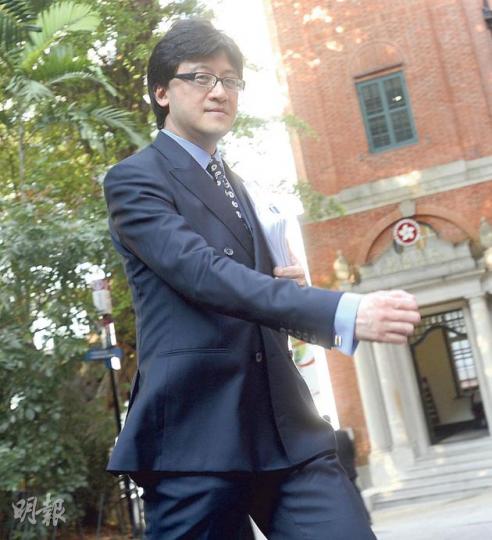 大律師公會主席石永泰表示,即使事務律師獲高級法院發言權,亦不擔心與事務律師有競爭。(余俊亮攝) 大律師公會主席石永泰表示,即使事務律師獲高級法院發言權,亦不擔心與事務律師有競爭。(余俊亮攝)