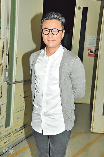 崔建邦一講唐詩詠即甜笑,似乎兩人的感情進展良好。(攝影:孫華中) 崔建邦一講唐詩詠即甜笑,似乎兩人的感情進展良好。(攝影:孫華中)