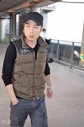 安仔被問有否當面跟Sammi講愛的宣言,他笑而不語。(攝影/記者﹕陳釗、梁迺楠)Sammi否認與安仔到沖繩試婚,強調是普通旅行享受陽光與海灘。(攝影/記者﹕陳釗、梁迺楠)Sammi沖繩之旅玩得開心,回港由落機到坐上座駕,全程都甜笑冧爆。(攝影/記者﹕陳釗、梁迺楠)張衛健笑指從未聽過安仔與Sammi到沖繩試婚,並祝兩人快點拉埋天窗。(攝影/記者﹕陳釗、梁迺楠) 安仔被問有否當面跟Sammi講愛的宣言,他笑而不語。(攝影/記者﹕陳釗、梁迺楠)Sammi否認與安仔到沖繩試婚,強調是普通旅行享受陽光與海灘。(攝影/記者﹕陳釗、梁迺楠)Sammi沖繩之旅玩得開心,回港由落機到坐上座駕,全程都甜笑冧爆。(攝影/記者﹕陳釗、梁迺楠)張衛健笑指從未聽過安仔與Sammi到沖繩試婚,並祝兩人快點拉埋天窗。(攝影/記者﹕陳釗、梁迺楠)