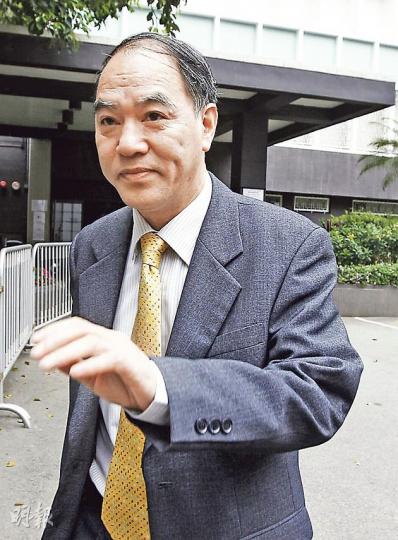 海事處高級驗船主任王永泉指出,處方早於2008年實施新例,規定船上成人及小童救生衣數量,但4年來一直無嚴格執行,直至海難後才作改善。(李紹昌攝) 海事處高級驗船主任王永泉指出,處方早於2008年實施新例,規定船上成人及小童救生衣數量,但4年來一直無嚴格執行,直至海難後才作改善。(李紹昌攝)