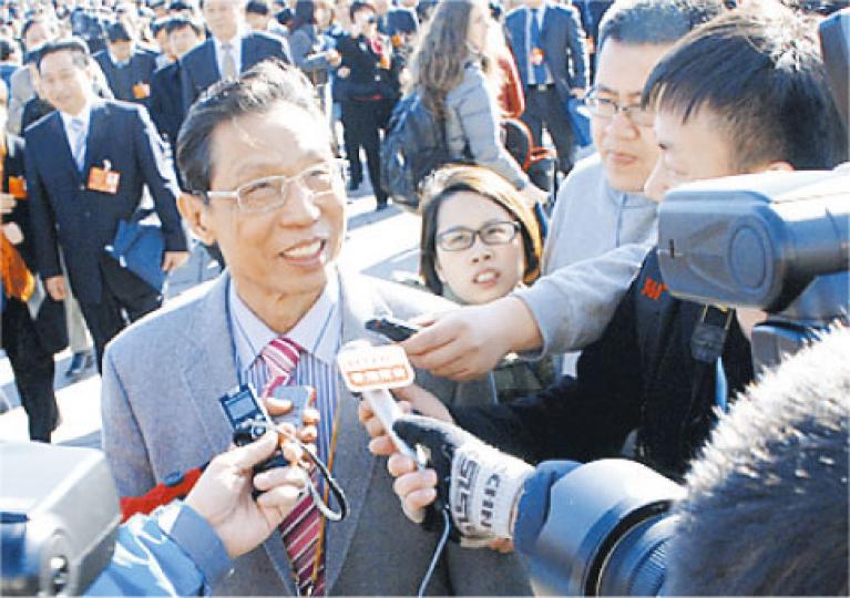 著名呼吸道疾病專家鍾南山(前左)說,SARS疫情不會再在中國重演。(林迎攝) 著名呼吸道疾病專家鍾南山(前左)說,SARS疫情不會再在中國重演。(林迎攝)