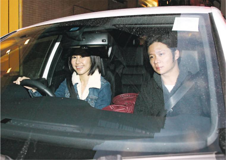 胡定欣前晚駕車載男友Patt去拍拖,感情穩定。(攝影:黃梓烜、劉永銳、李維隆) 胡定欣前晚駕車載男友Patt去拍拖,感情穩定。(攝影:黃梓烜、劉永銳、李維隆)