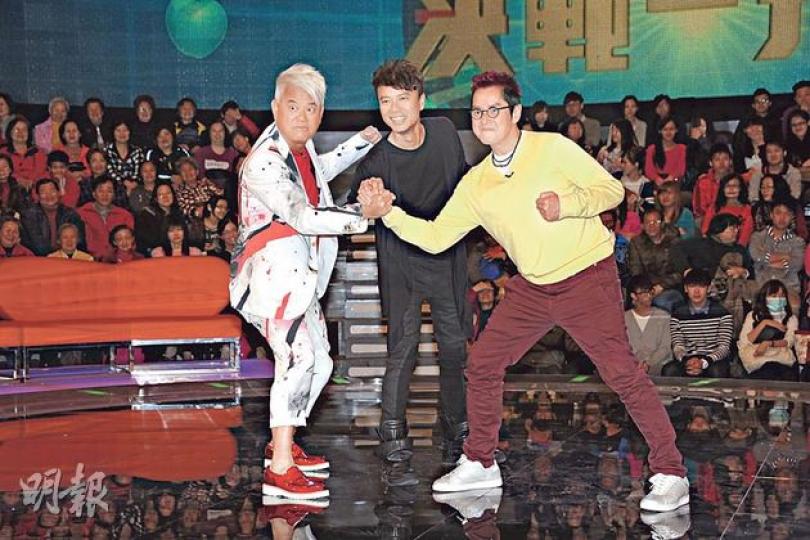 阿倫、阿叻應克勤邀請玩《決戰一分鐘》藝人版,兩人未對戰已認叻互窒。(攝影/記者﹕陳釗)阿倫全程投入玩遊戲,但最終還是輸給阿叻組。(攝影/記者﹕陳釗) 阿倫、阿叻應克勤邀請玩《決戰一分鐘》藝人版,兩人未對戰已認叻互窒。(攝影/記者﹕陳釗)阿倫全程投入玩遊戲,但最終還是輸給阿叻組。(攝影/記者﹕陳釗)