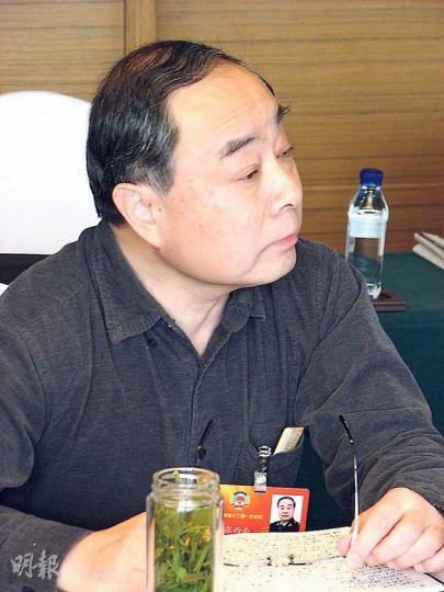 全國政協委員、二炮政治部原副主任張西南說,谷俊山案被作為反面教材警示全軍高級將領。(明報記者攝) 全國政協委員、二炮政治部原副主任張西南說,谷俊山案被作為反面教材警示全軍高級將領。(明報記者攝)