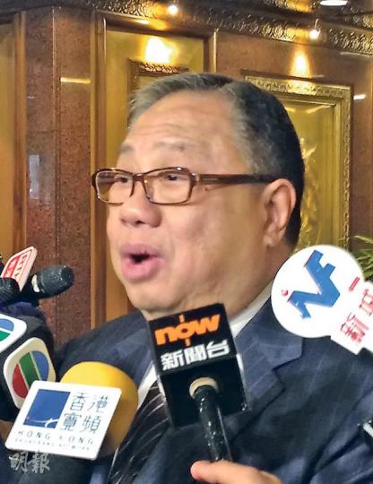 政協常委陳永棋表示，設立「預選」選出候選人，可確保候選人被中央接受，不會與中央對抗，避免香港陷入憲制危機。（何曉勤攝）唐英年昨在當選全國政協常委後在北京見記者，被問及中央在2017年特首普選或加設預選，他認為在這時候揣測未來的方案「言之過早」。（何曉勤攝）（明報製圖）