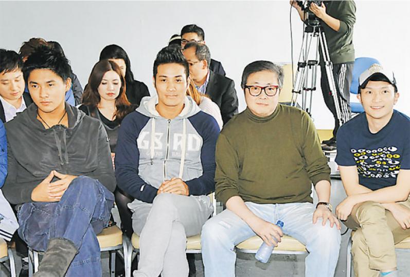 陳少寶(右二)擔任亞視「演藝訓練計劃」導師,卻完全不認識亞視藝人。(攝影/記者:林祖傑) 陳少寶(右二)擔任亞視「演藝訓練計劃」導師,卻完全不認識亞視藝人。(攝影/記者:林祖傑)