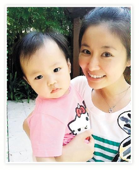 林心如抱着趙薇愛女「小四月」,精靈可愛。(微博圖片)壽星女趙薇喜獲朋友們的祝福。(微博圖片) 林心如抱着趙薇愛女「小四月」,精靈可愛。(微博圖片)壽星女趙薇喜獲朋友們的祝福。(微博圖片)