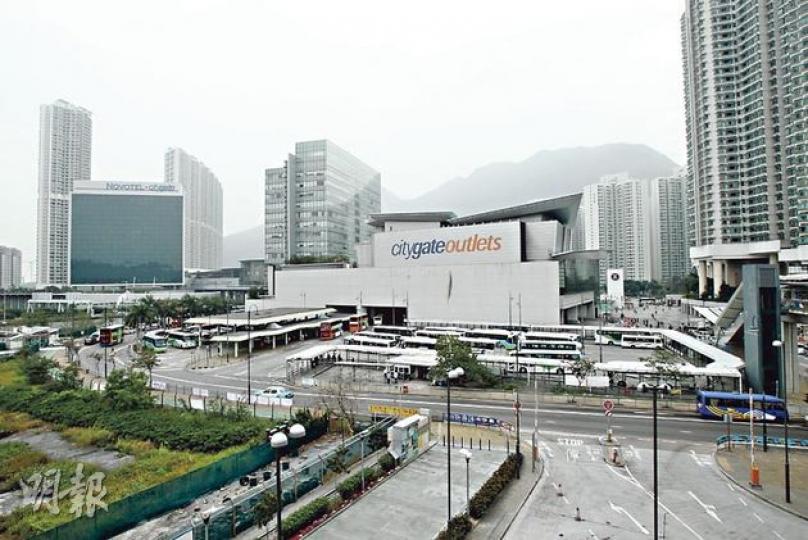 鄰近東涌港鐵站及東薈城的一幅商業地，由五大發展商合組的財團以23.28億元投得，市場估計未來將發展成酒店。（林俊源攝）