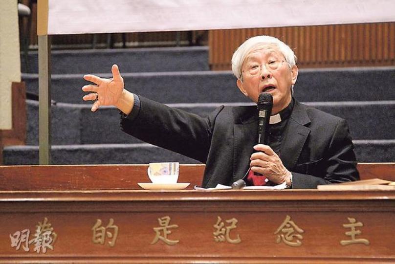 陳日君認為日前當選的國家新一屆領導人，仍然抓緊其管治權，不希望讓人參與，對內地民主進程「有少少悲觀」，而本港爭取普選的民主運動「佔領中環」，他則表示會有條件支持。（林俊源攝）