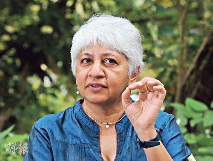 印度學者Professor Tejaswini Niranjana（劉焌陶攝）Pink Chaddi Campaign可說是反對反情人節的運動，最終目的也是為女性爭取自由。（劉焌陶攝）Women Writing in India 600b b.c. to the present，早於公元六百年前印度已有女性寫作。（劉焌陶攝）