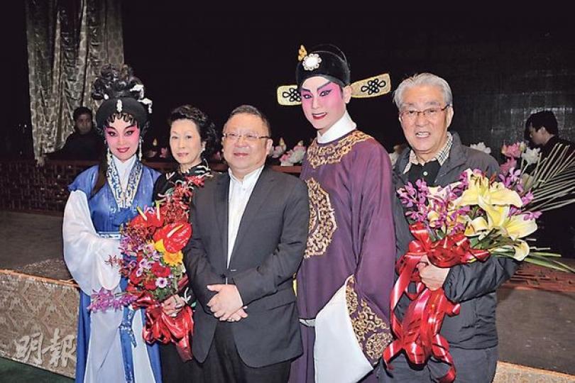 蔣文端(左起)、白茵、李居明、龍貫天及周驄合照留念。(攝影/記者﹕陳釗) 蔣文端(左起)、白茵、李居明、龍貫天及周驄合照留念。(攝影/記者﹕陳釗)