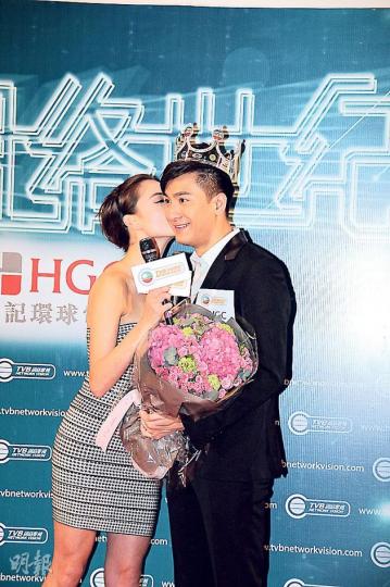 Mandy Lieu(左)送吻,又與馬國明(右)互讚靚女靚仔,未知名模與筍盤會否撻着呢?(攝影/記者:梁榮達)(攝影/記者:梁榮達) Mandy Lieu(左)送吻,又與馬國明(右)互讚靚女靚仔,未知名模與筍盤會否撻着呢?(攝影/記者:梁榮達)(攝影/記者:梁榮達)