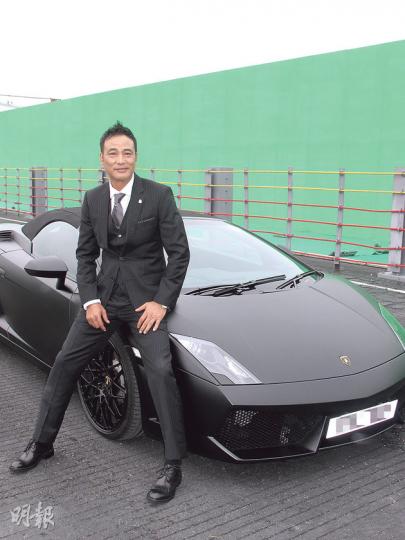 張智霖借出林寶堅尼跑車拍攝,任達華不忘與靚車合照。(攝影/記者:柯美)昨日風勢頗大,宇宙最強甄子丹的頭髮也被吹到豎起。(攝影/記者:柯美)近年甚少在香港露面的黃聖依來港拍攝《3D冰封俠》。(攝影/記者:柯美) 張智霖借出林寶堅尼跑車拍攝,任達華不忘與靚車合照。(攝影/記者:柯美)昨日風勢頗大,宇宙最強甄子丹的頭髮也被吹到豎起。(攝影/記者:柯美)近年甚少在香港露面的黃聖依來港拍攝《3D冰封俠》。(攝影/記者:柯美)