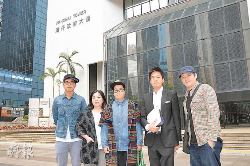 《娛樂CIA》主持Otto(左起)、盧覓雪、路芙、鄭啟泰及陳樹鵬昨日到小額錢債審裁處就欠薪申請索償。(攝影/記者﹕林祖傑) 《娛樂CIA》主持Otto(左起)、盧覓雪、路芙、鄭啟泰及陳樹鵬昨日到小額錢債審裁處就欠薪申請索償。(攝影/記者﹕林祖傑)