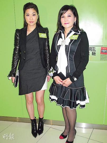 蔡李惠莉與女兒蔡加怡出席活動,指兒子蔡加讚與汪圓圓好Sweet沒拗撬。(攝影/記者﹕林蘊兒) 蔡李惠莉與女兒蔡加怡出席活動,指兒子蔡加讚與汪圓圓好Sweet沒拗撬。(攝影/記者﹕林蘊兒)