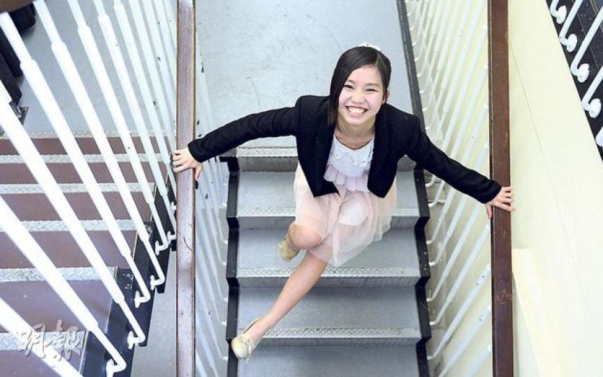 3年前確診過度活躍症及專注力不足的謝樂宜,除了靠藥物控制病情,亦經常鞭策自己加緊苦讀,終在去年的首屆文憑試,考獲中文、中國文學兩科5**級佳績,如願入讀中大中文系。(余俊亮攝) 3年前確診過度活躍症及專注力不足的謝樂宜,除了靠藥物控制病情,亦經常鞭策自己加緊苦讀,終在去年的首屆文憑試,考獲中文、中國文學兩科5**級佳績,如願入讀中大中文系。(余俊亮攝)