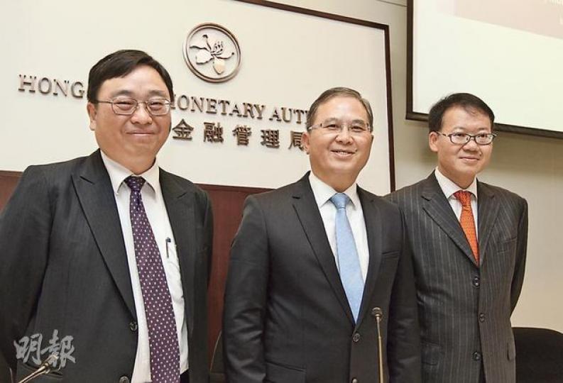 金管局副總裁彭醒棠(中)表示,金管局標準及指引乃按國際準則制定,相信銀行可達標。(李澤彤攝) 金管局副總裁彭醒棠(中)表示,金管局標準及指引乃按國際準則制定,相信銀行可達標。(李澤彤攝)