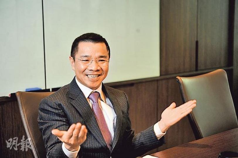 亨得利主席兼首席執行官張瑜平指出,貢獻總收入近三成的高價表生意去年大跌約兩成,但5萬元以下的中價產品仍保持良好增長勢頭,上升約兩成。(葉思雅攝) 亨得利主席兼首席執行官張瑜平指出,貢獻總收入近三成的高價表生意去年大跌約兩成,但5萬元以下的中價產品仍保持良好增長勢頭,上升約兩成。(葉思雅攝)