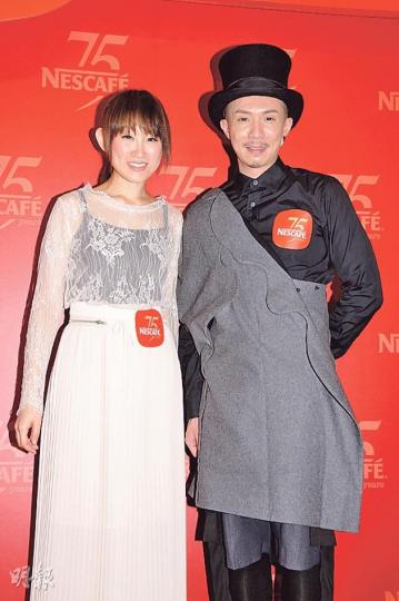 王菀之與張繼聰以「情侶」檔出席活動,笑言收復活價。(攝影/記者﹕孫華中) 王菀之與張繼聰以「情侶」檔出席活動,笑言收復活價。(攝影/記者﹕孫華中)