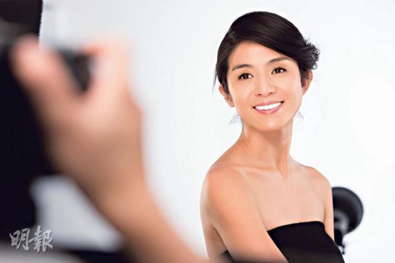 楊采妮拍攝護膚廣告展現女性自然美。(微博圖片) 楊采妮拍攝護膚廣告展現女性自然美。(微博圖片)